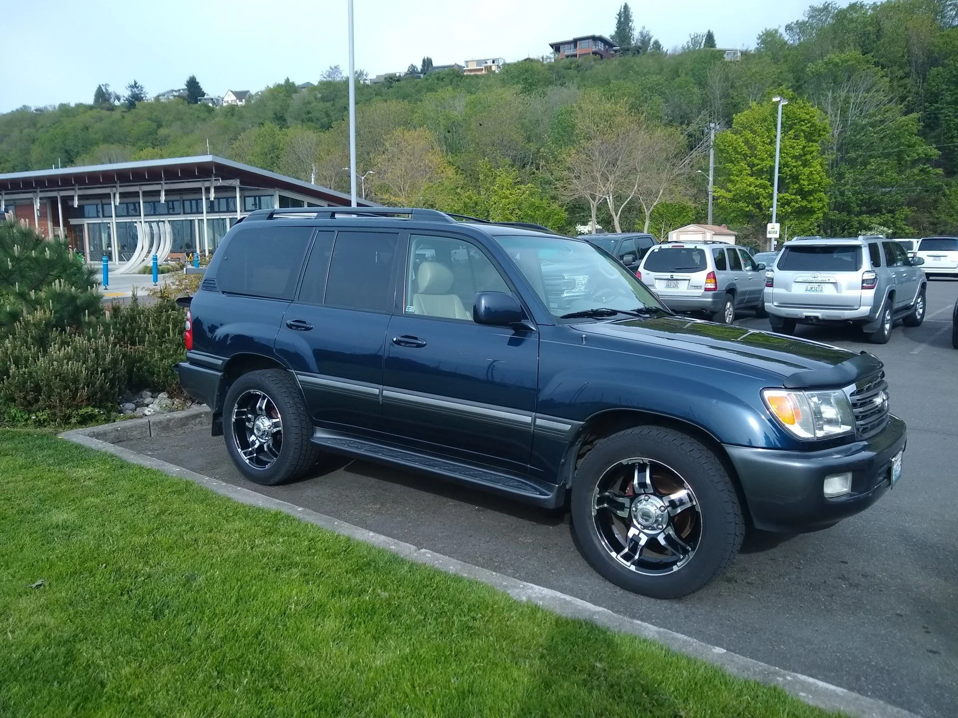 Seattle: 2004 Land Cruiser $9,995