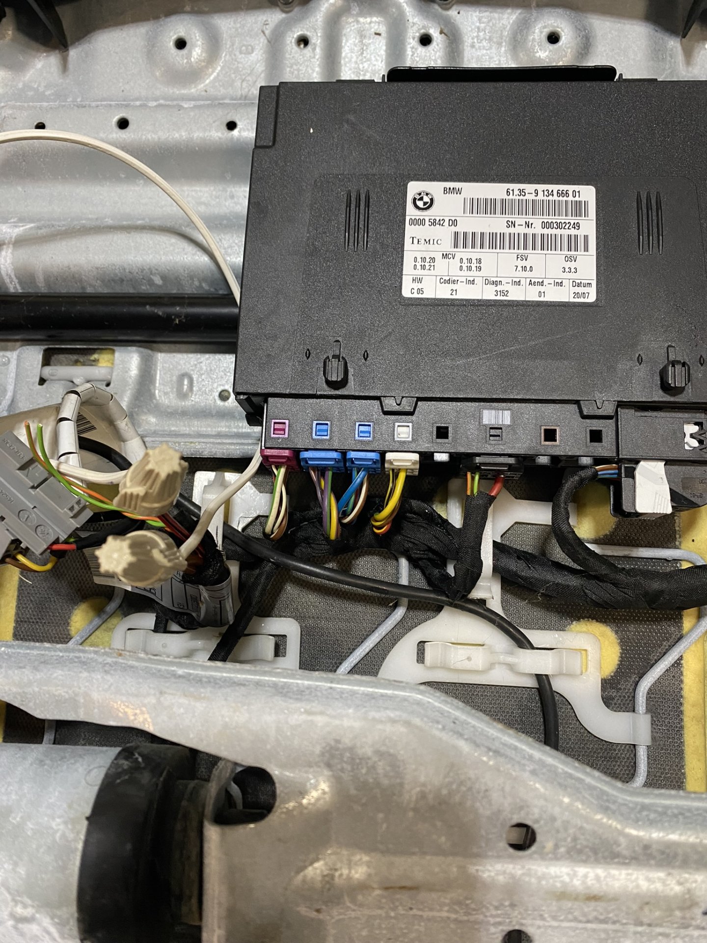 E90 heated top seat retrofit