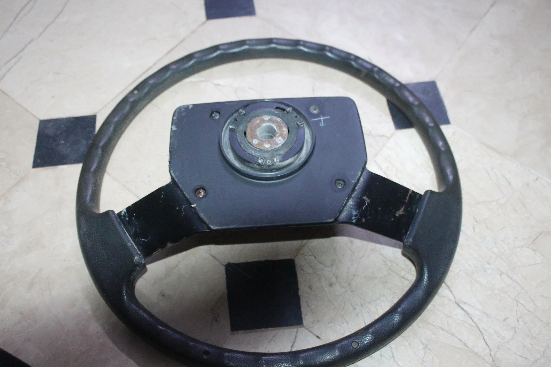 SOLD 60/70 series steering wheel. IH8MUD Forum