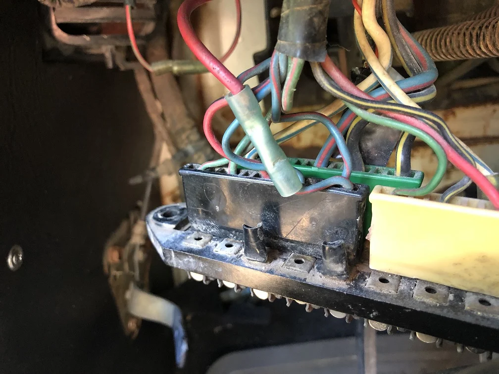 IMG_4039[1].jpg back of old fuse box showing wiring details.webp