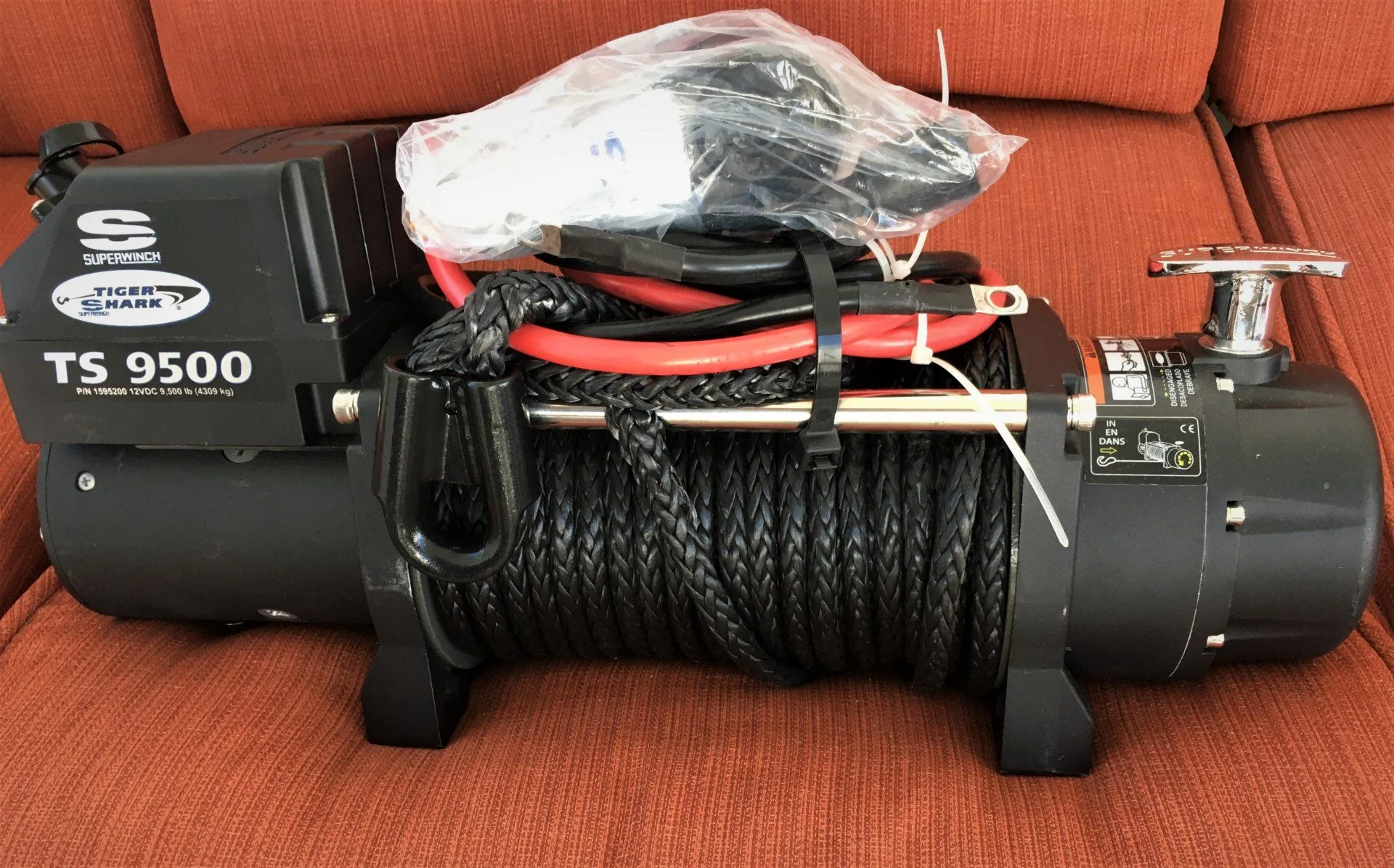 For Sale NEW Superwinch Tiger Shark 9500 with upgraded syn rope