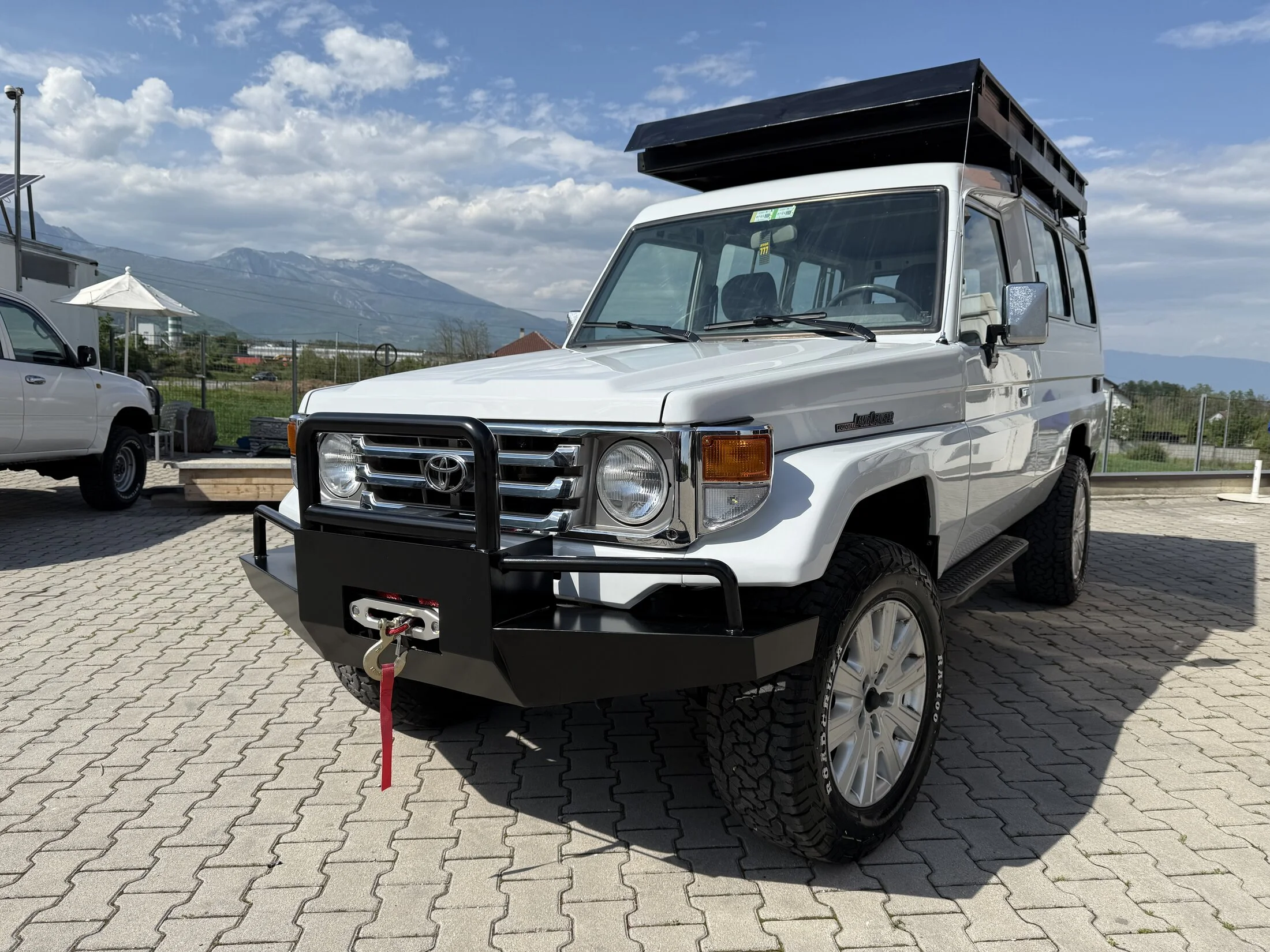 Europe: 2001 Toyota Land Cruiser HZJ 78