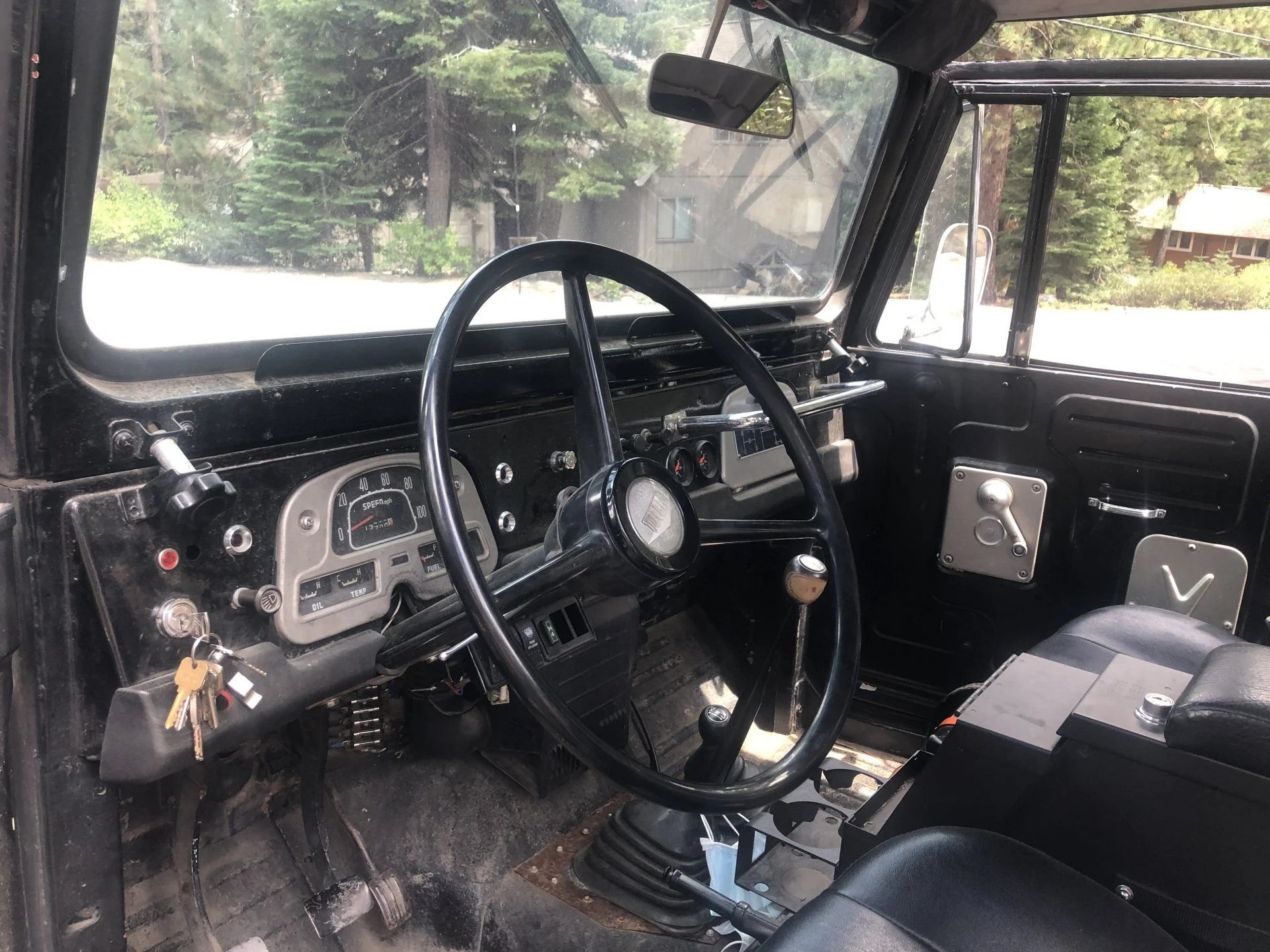 1968 FJ40 w/12-HT Diesel and H55F
