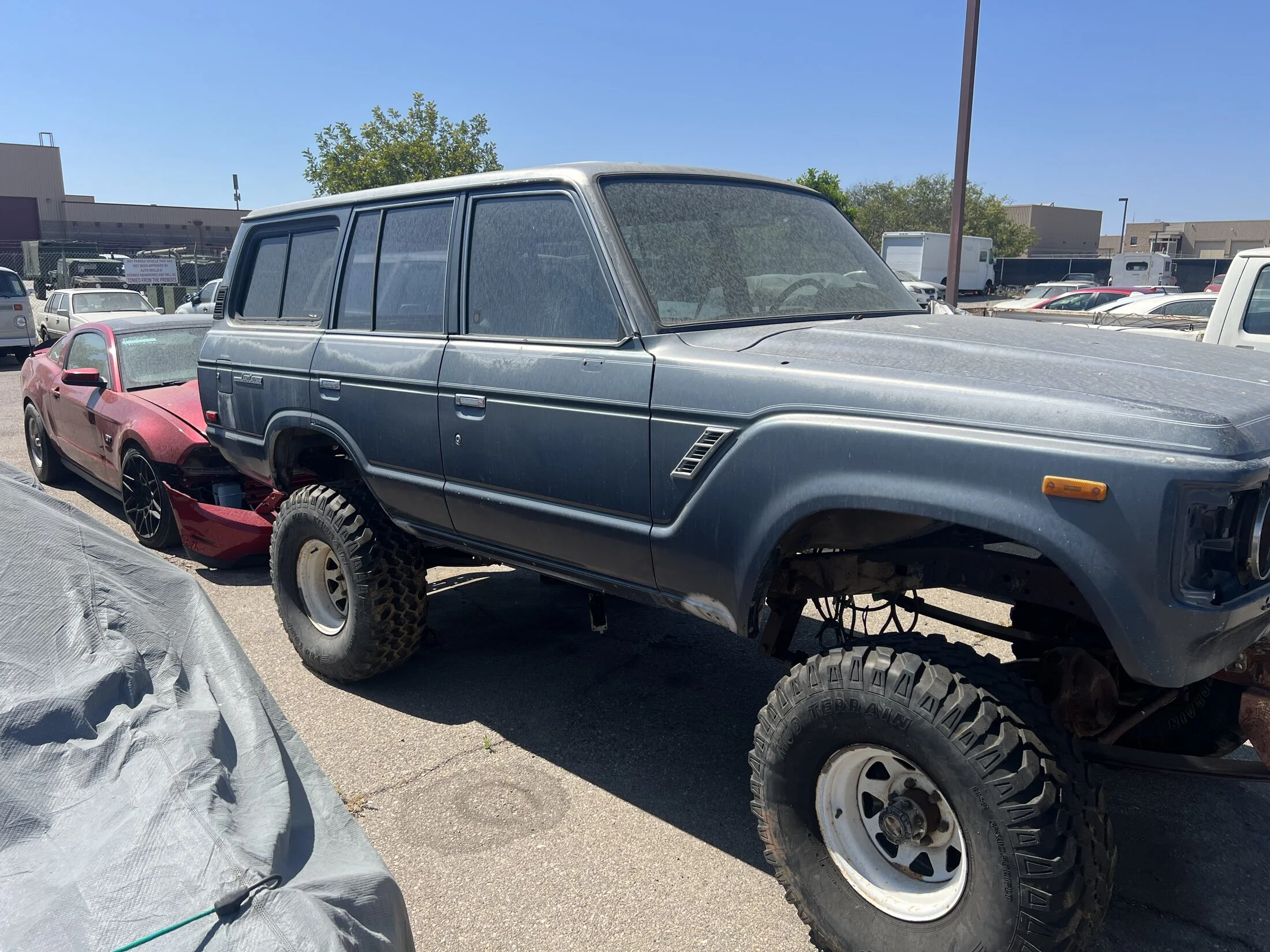 San Diego 1986 fj60 (Frame with axles / wheels and tires