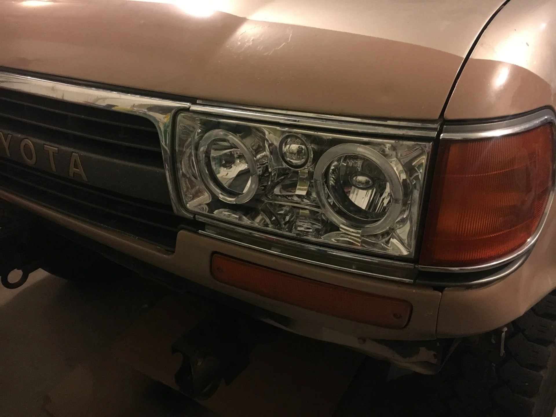 FT Reto headlights