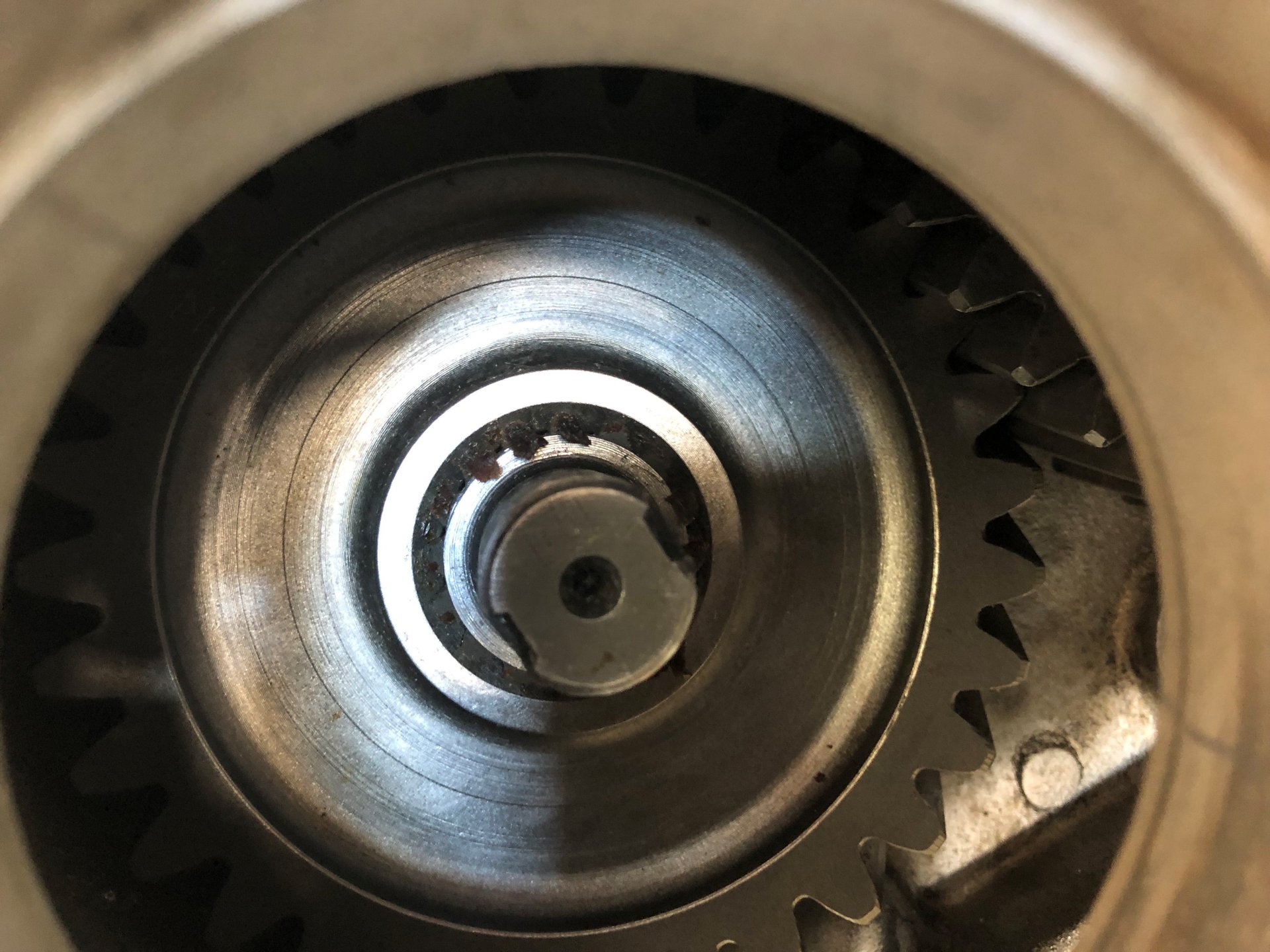 INPUT GEAR STARTED ON THE SPLINES.jpg