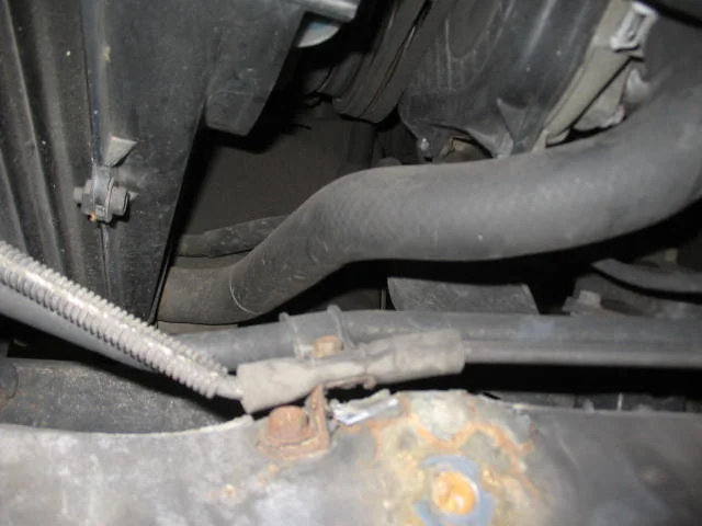 installation of lower rad hose heater in LJ78 014.webp