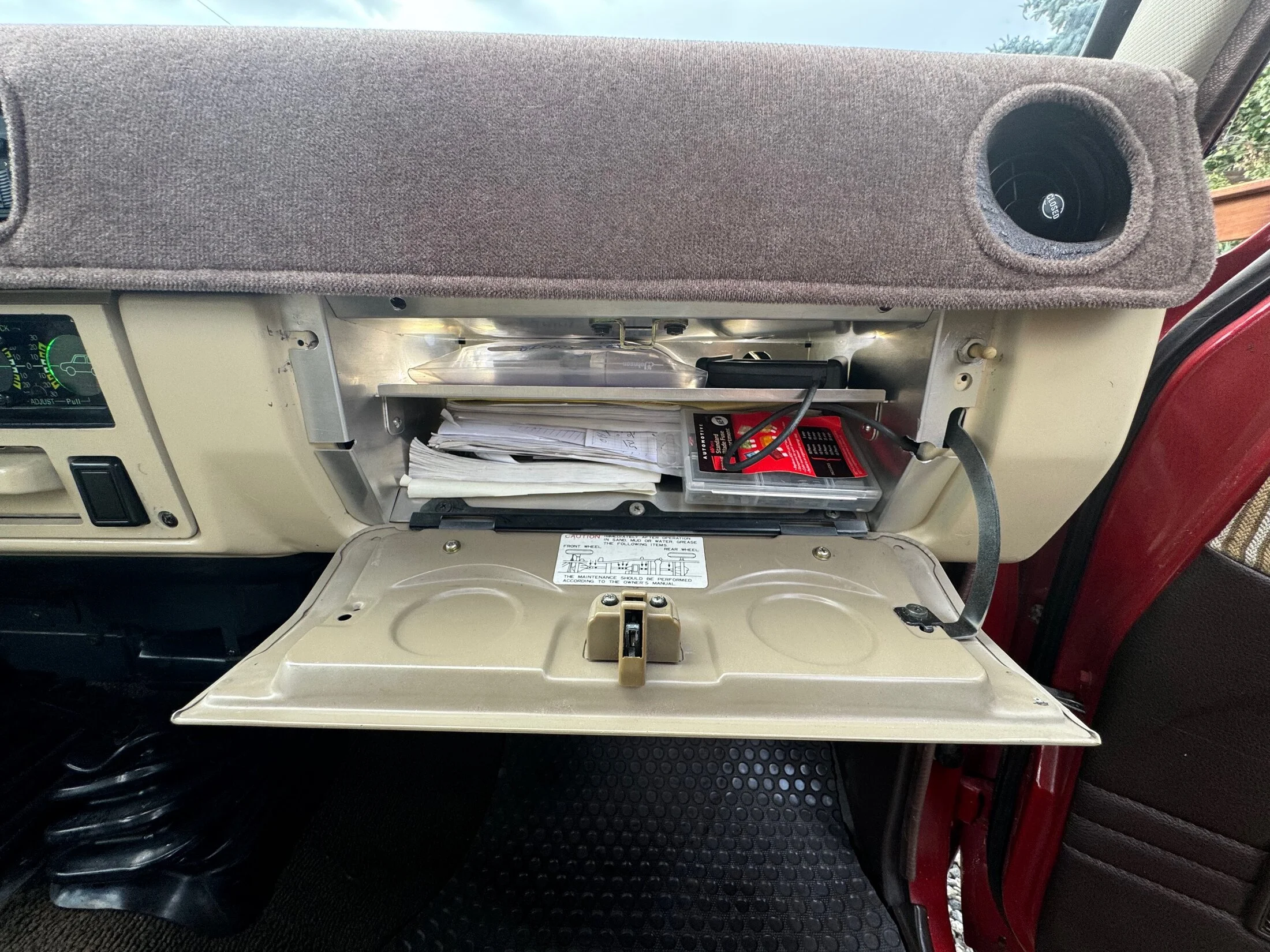 Interior FJ60 - 10.webp