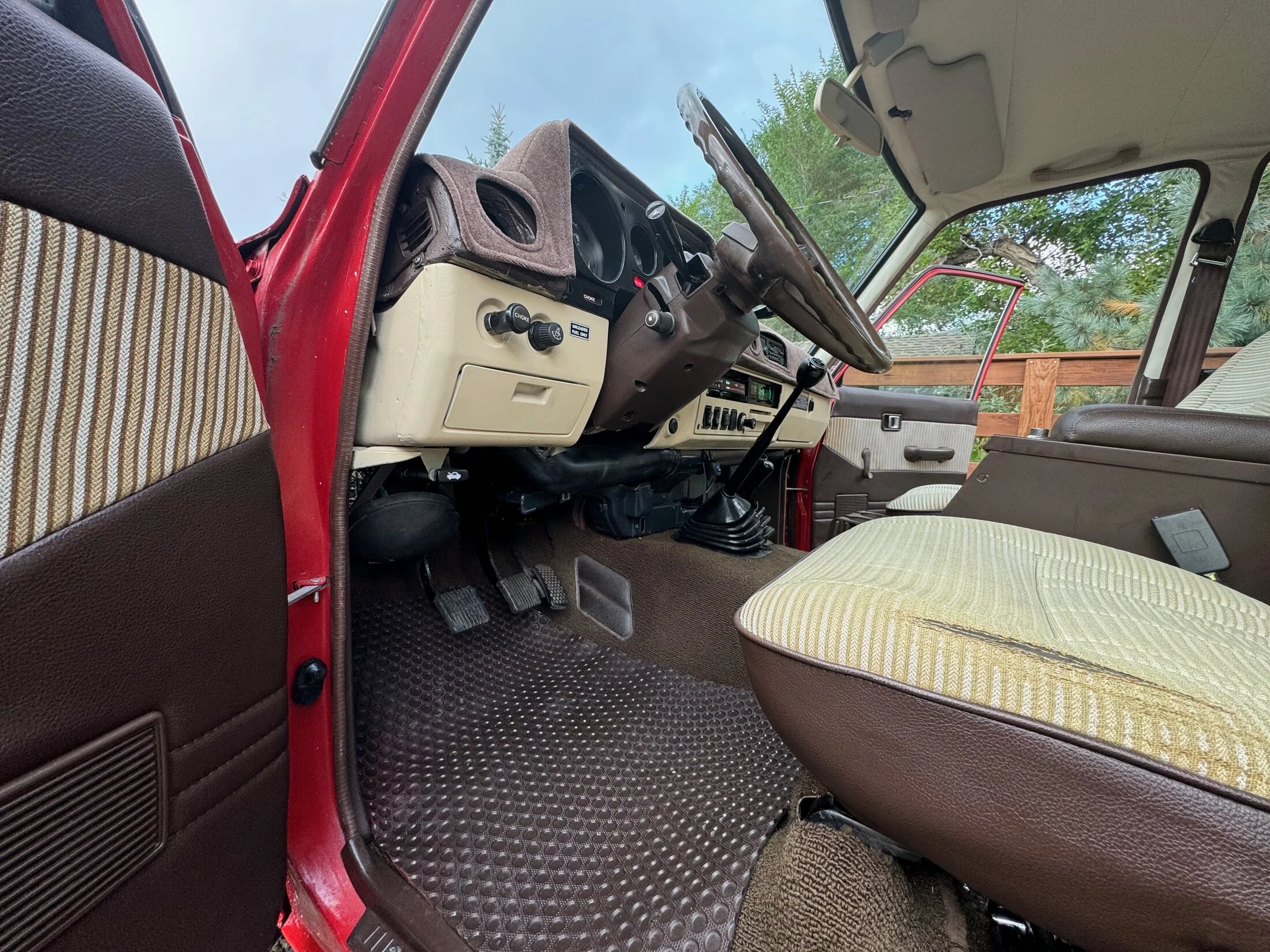 Interior FJ60 - 3.webp