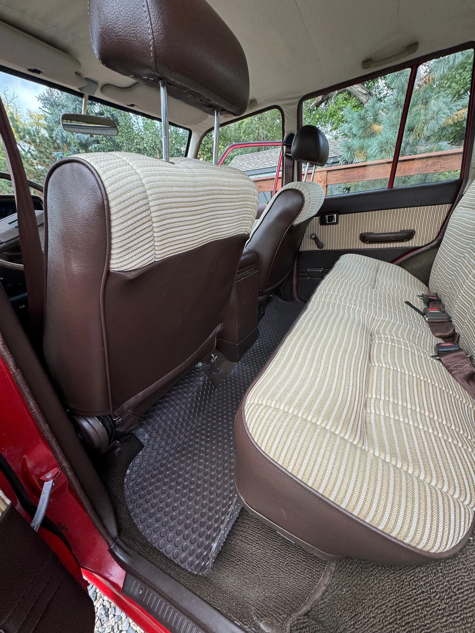 Interior FJ60 - 7.webp