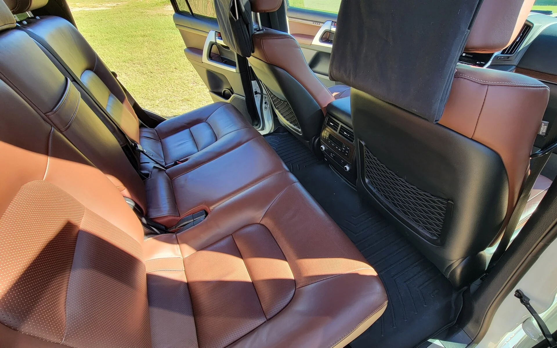 Interior1.jpg