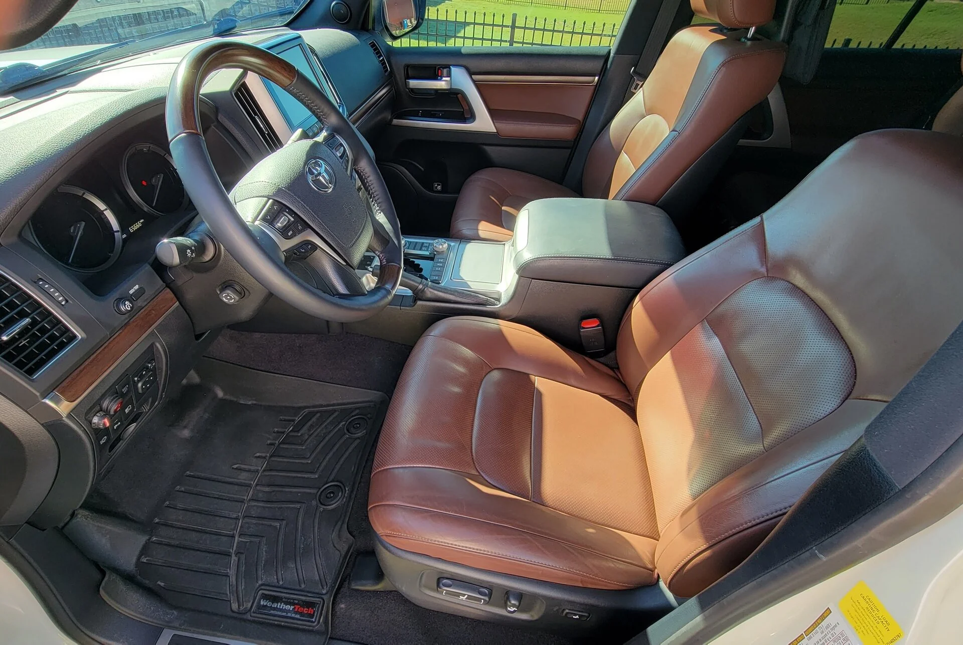 Interior3.jpg