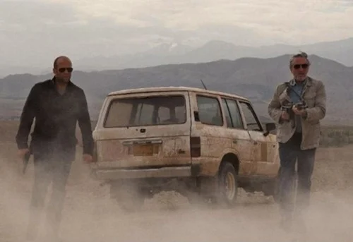 Jason-Statham-Robert-De-Niro-Killer-Elite.webp