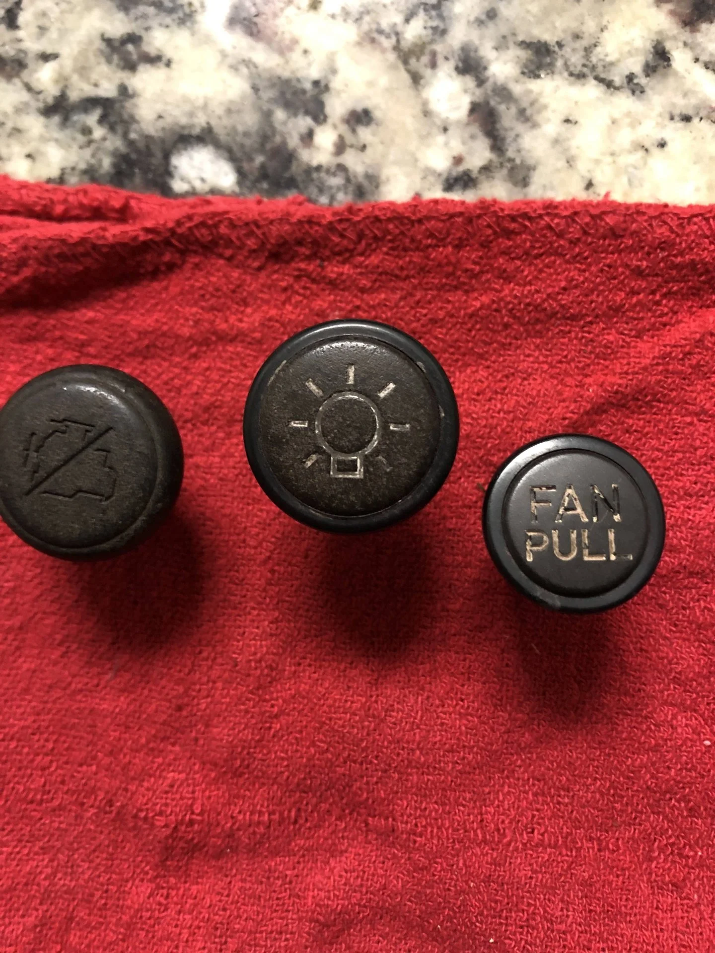 knobs_before.webp