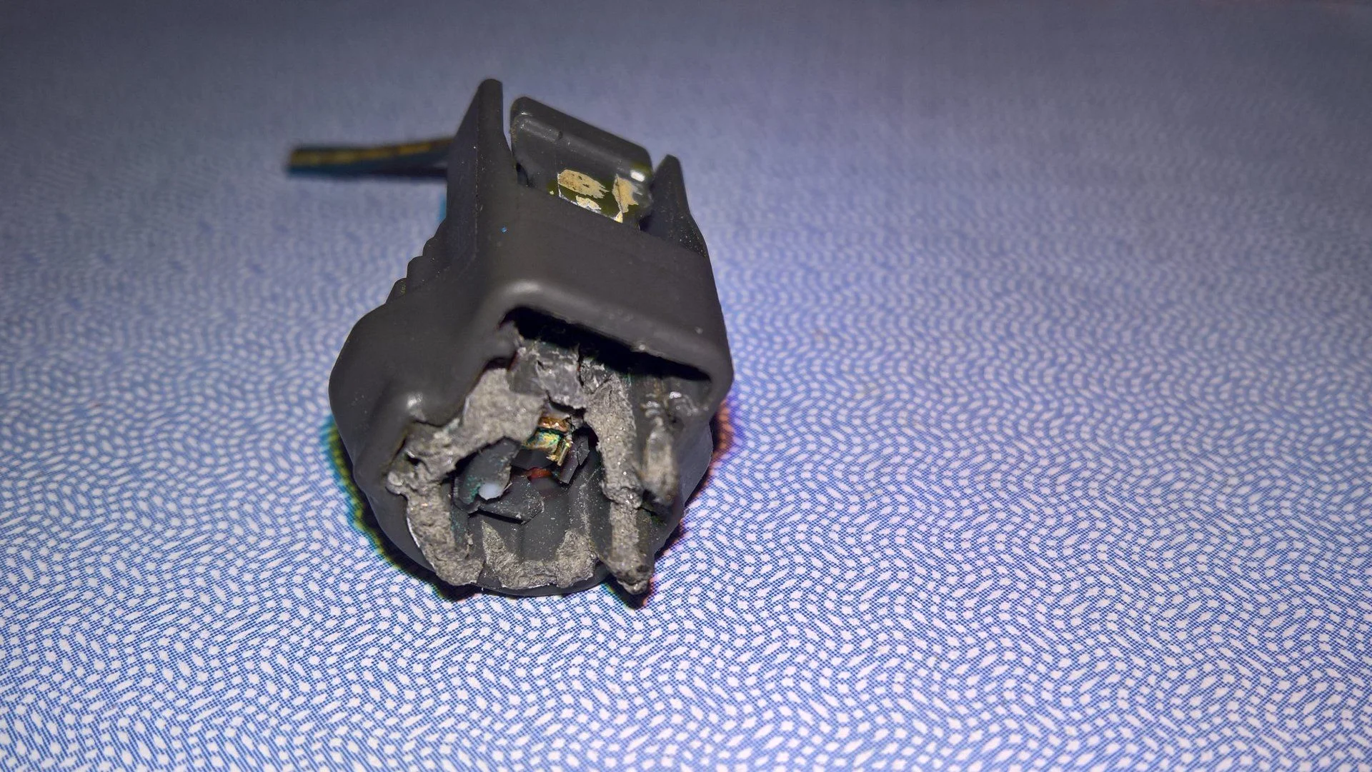 Knock Sensor harness connector with stuck piece inside.webp