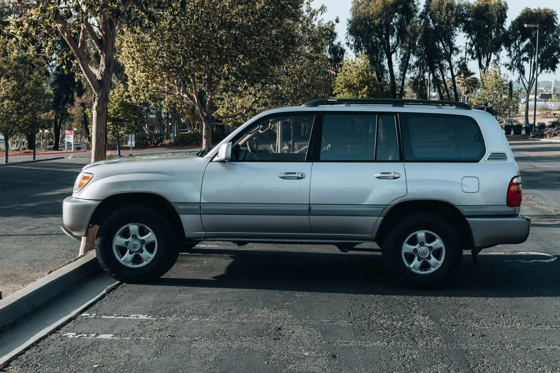 Land Cruiser-10.jpg