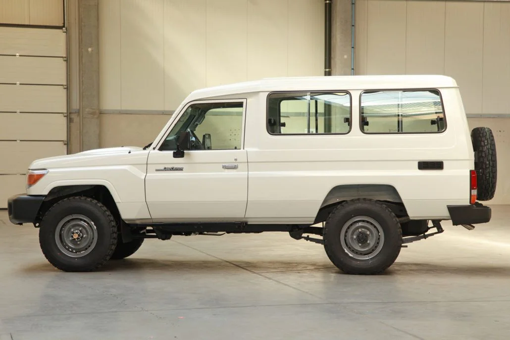 Land-Cruiser-78-Hard-Top-17-1030x687.webp