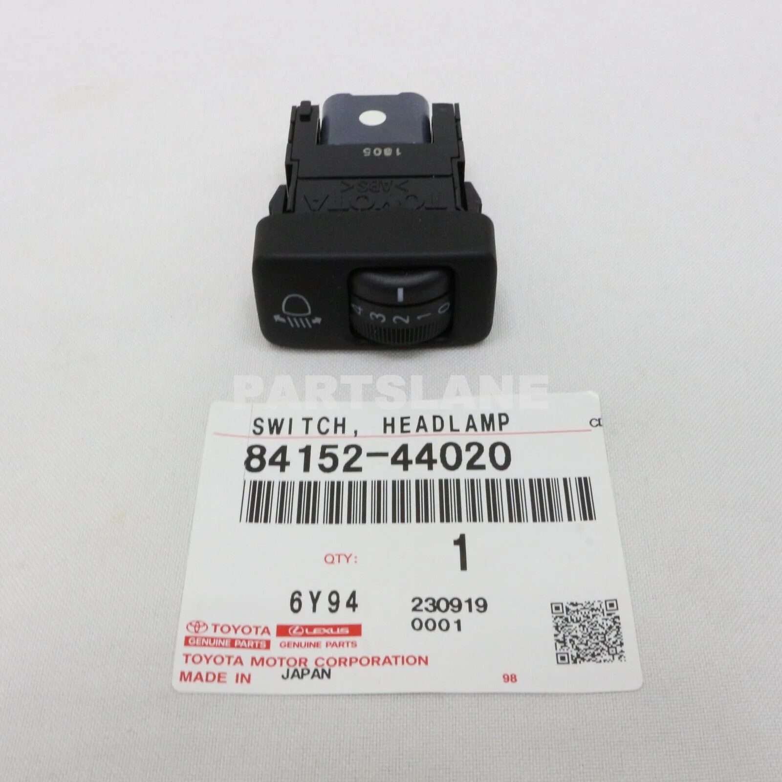 Land Cruiser headlamp leveling switch.jpg