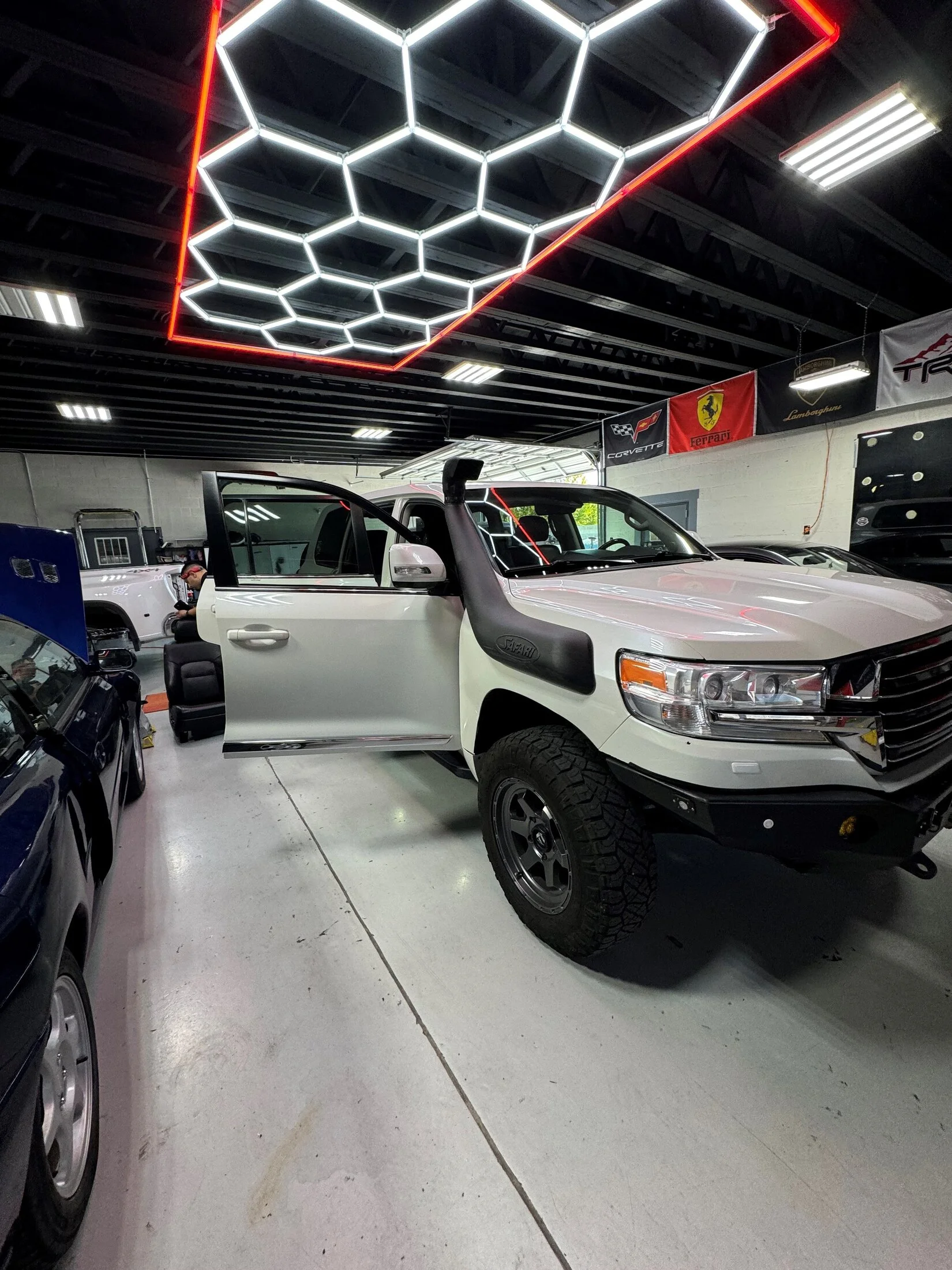 land cruiser photo.webp
