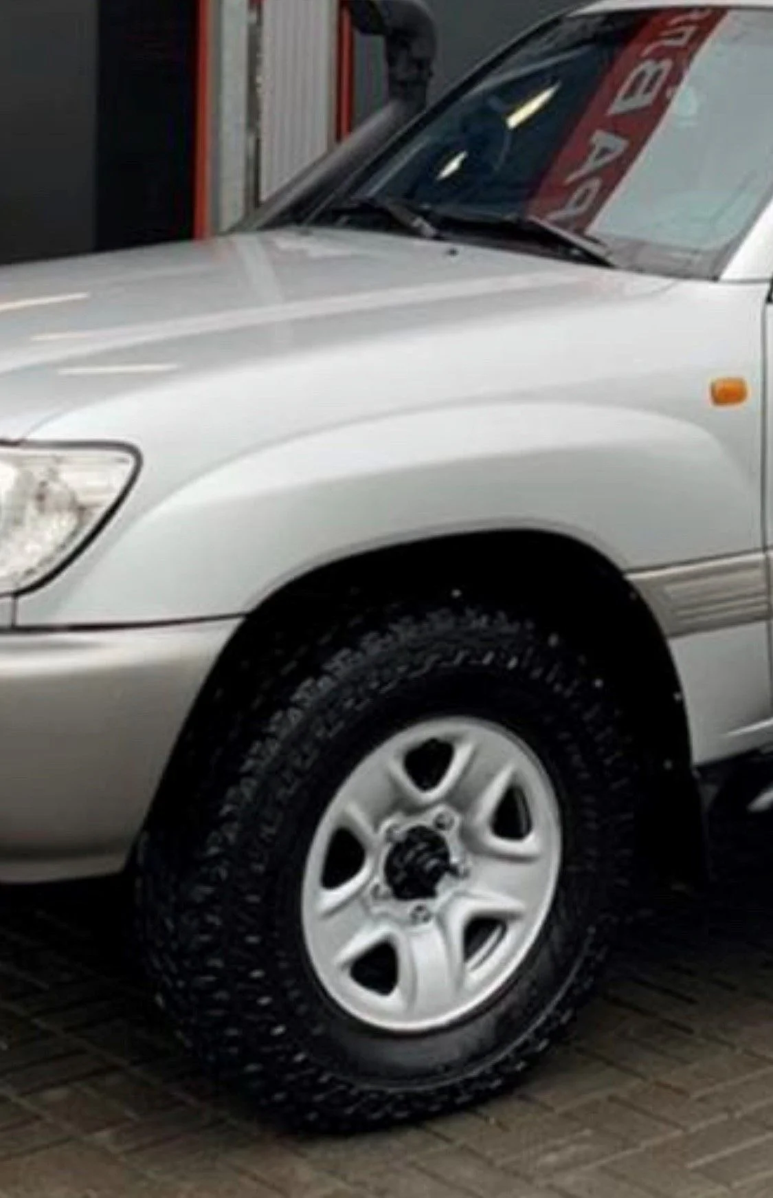 Land Cruiser R17.webp