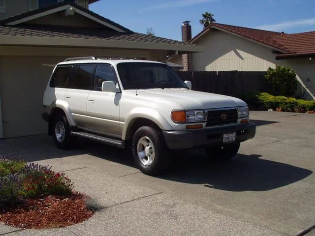 Land Cruiser three quarter_resize.webp