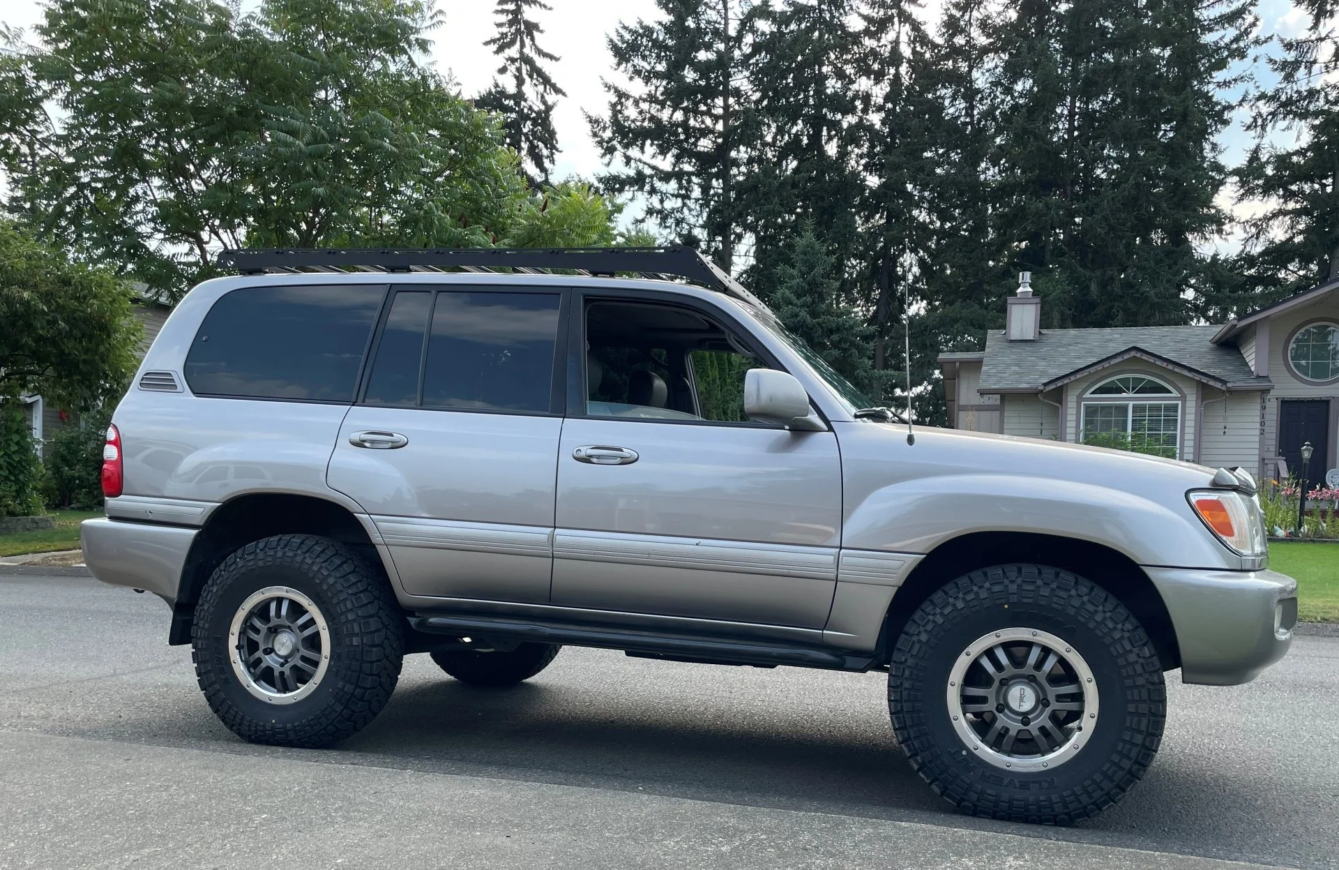 land cruiser.webp