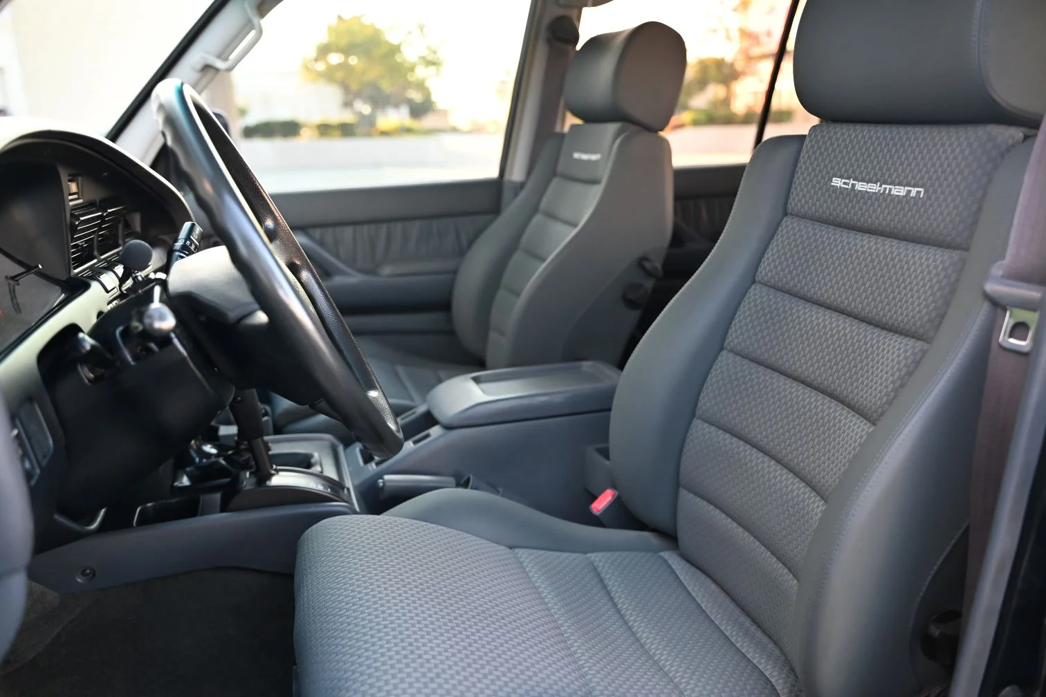 LandCruiser 80 FrontSeats.webp