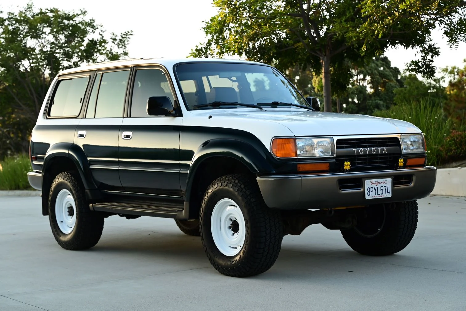 LandCruiser80 Front_Right.webp