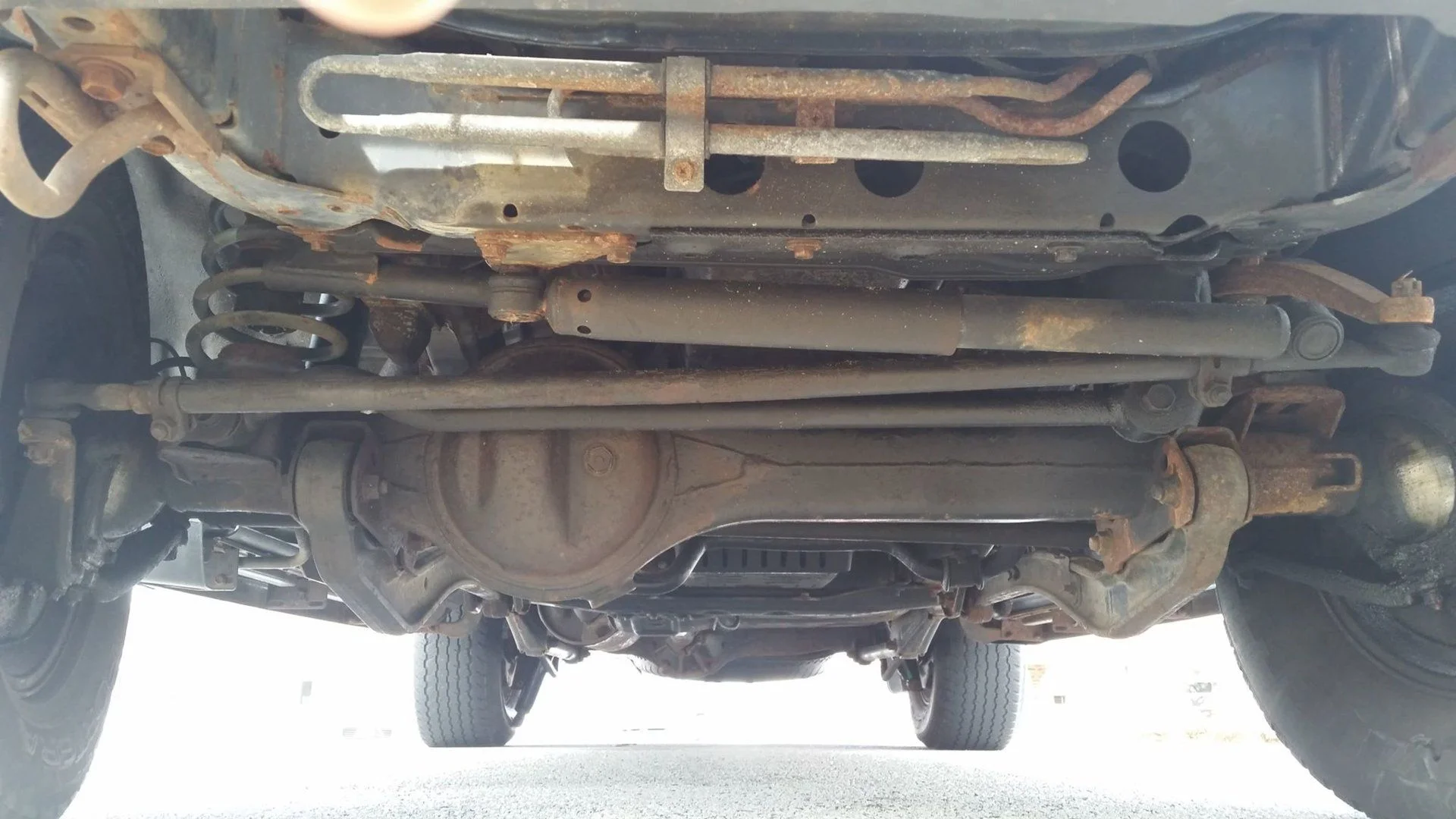 landcruiserunder01.webp