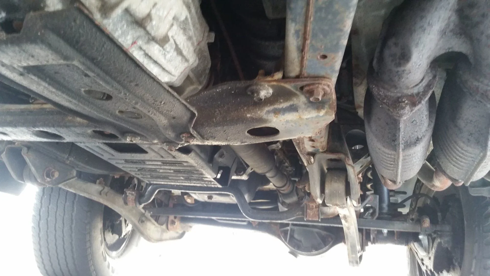 landcruiserunder05.webp
