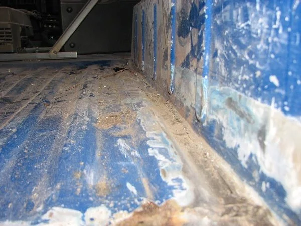 LC-20111201-004 - Rear Floor Cut Line P Side (Mud).webp