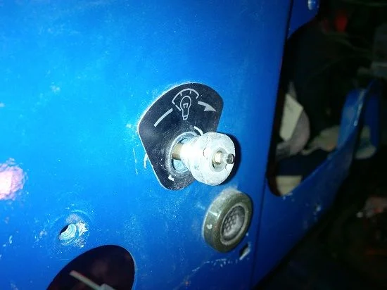 LC-20150327-025 - Dash Headlight Switch Removal Pic 4 (Collar Removal) (Mud).webp