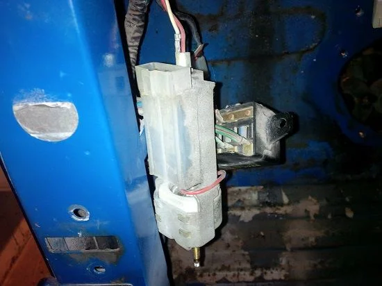 LC-20150327-026 - Dash Headlight Switch Removal Pic 5 (Removed from Dash) (Mud).webp