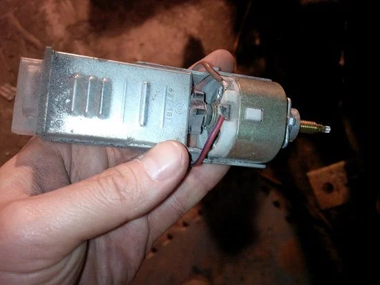 LC-20150327-028 - Dash Headlight Switch Removed (Mud).webp