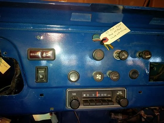 LC-20150329-010 - Manual Glow Switch Removal Pic 1 (Mud).webp