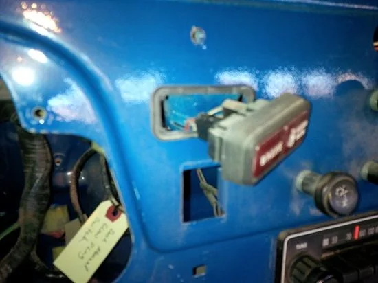 LC-20150329-014 - Brake & Seatbelt Indicator Light Removal Pic 2 (Gasket Shown) (Mud).webp