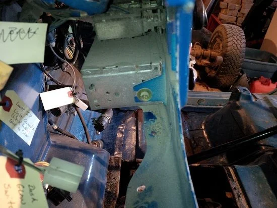 LC-20150329-026 - Radio Removal Pic 8 (Mud).webp