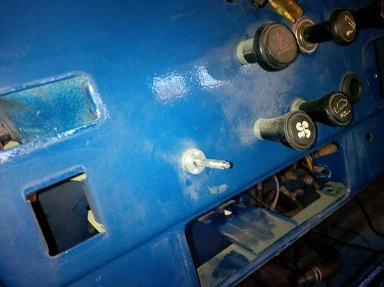 LC-20150329-040 - Dash Windshield Wiper Switch Removal Pic 3 (Mud).webp