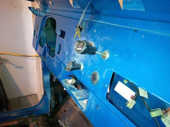 LC-20150329-044 - Dash Heat Cable Switch Removal Pic 1 (Mud).webp