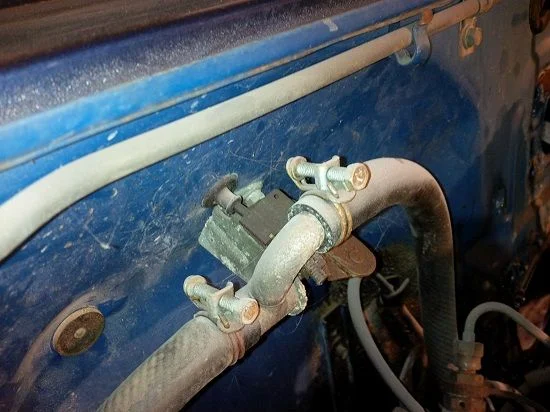 LC-20150329-046 - Dash Heat Cable Switch Removal Pic 3 (Firewall Valve Cable Connection) (Mud).webp
