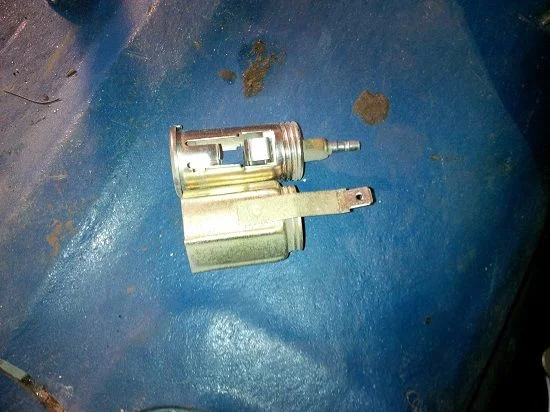 LC-20150329-057 - Dash Cigarette Lighter Removal Pic 2 (Mud).webp