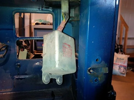 LC-20150329-078 - Fuel Control Relay Removal Pic 5 (Mud).webp