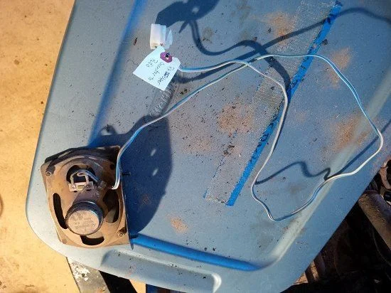 LC-20150329-087 - Speaker Removal Pic 6 (Mud).webp