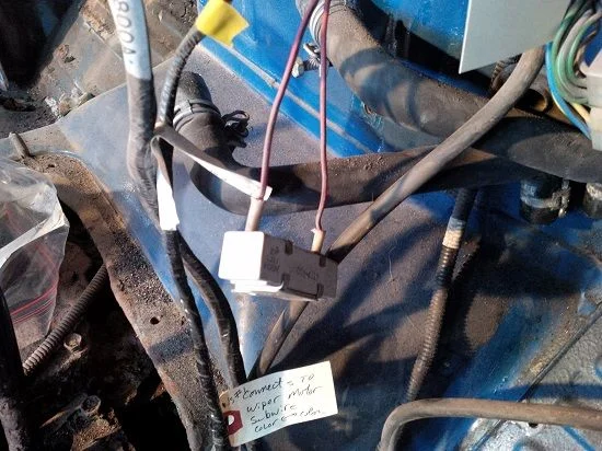 LC-20150329-096 - Dash White Capacitor Looking Thing Removal Pic 3 (Mud).webp