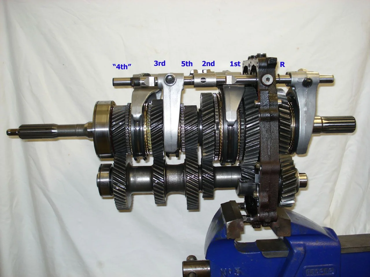 LC gearbox dismantle 044 anotated.webp