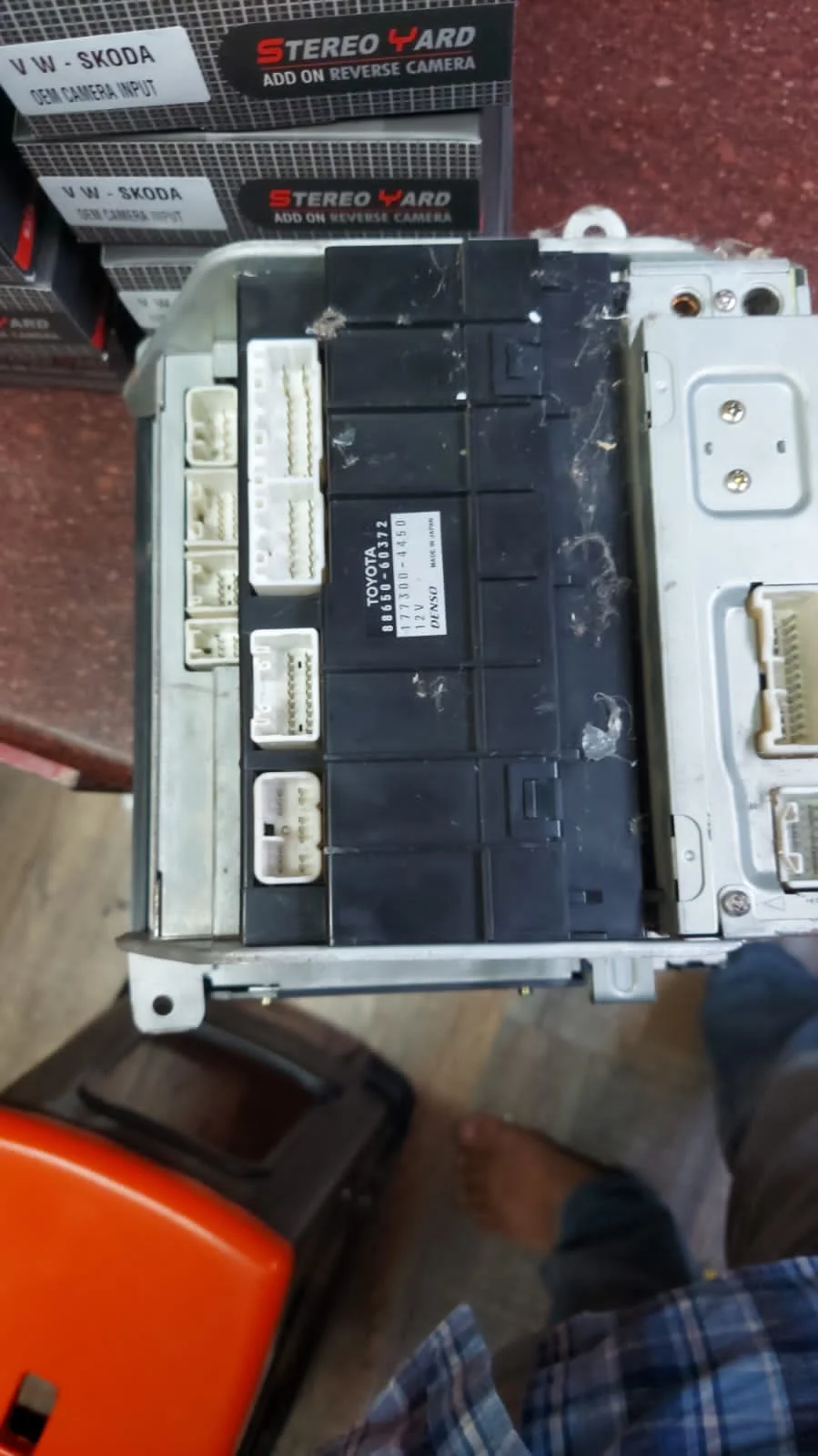 lc100radioback.webp