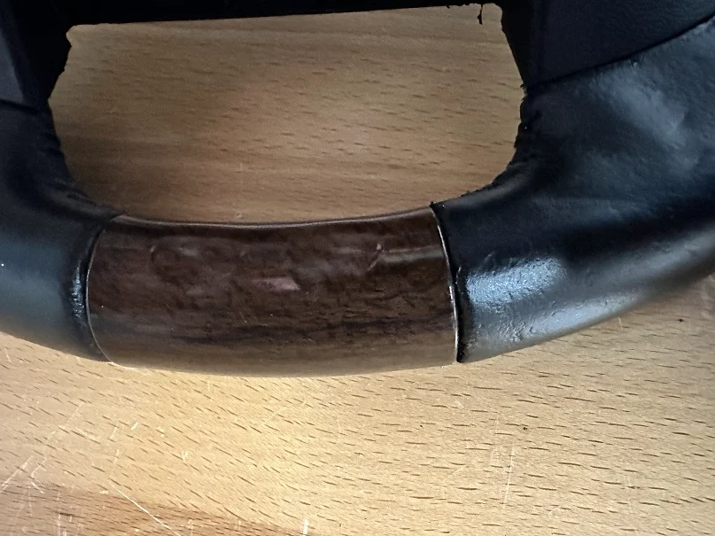 LC200-steering-wheel-04.webp