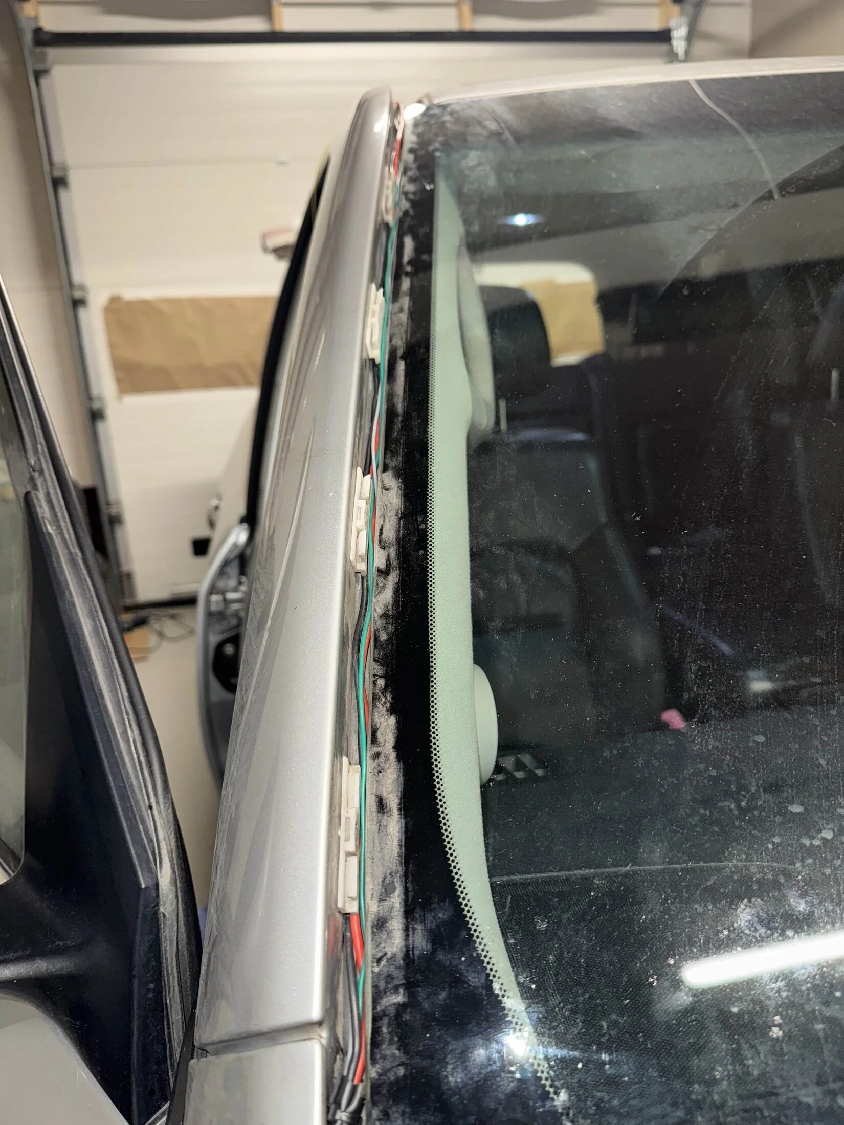 Lc200_windshieldmoulding_wiring.webp