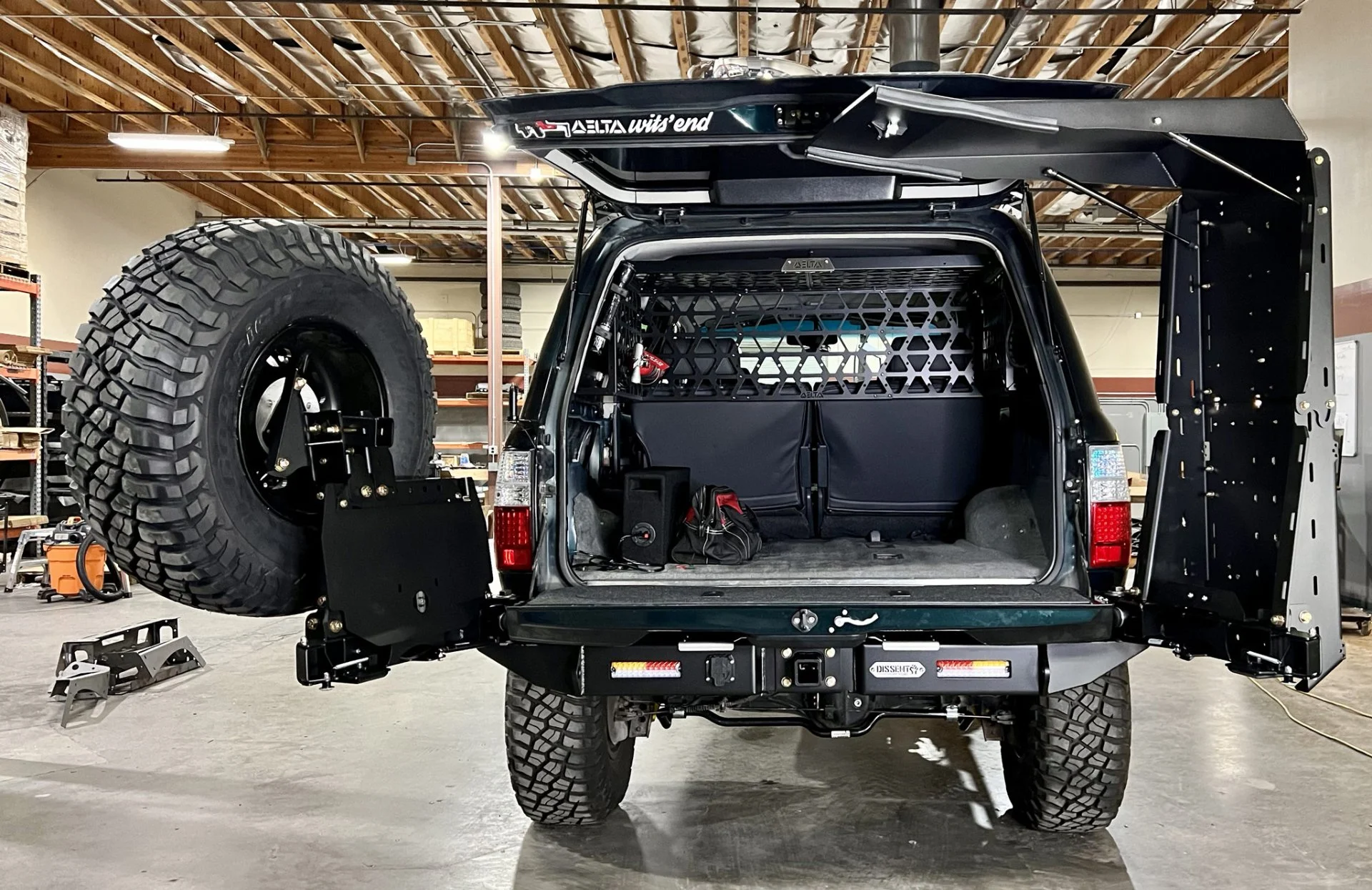 lc80_37_rear_dual_open_2048CC.webp