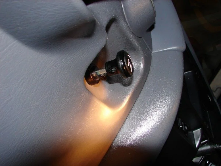 LChandthrottle012.webp